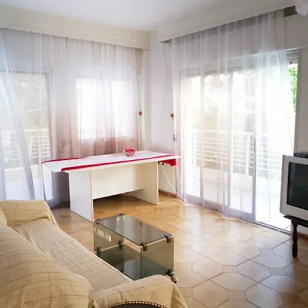 Joel'S Big And Cosy Apartment Close To The Beach Neo Epivates Exterior photo